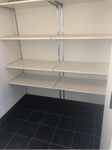 南国市元町　中古戸建　（築浅物件）の収納|玄関収納　可動棚