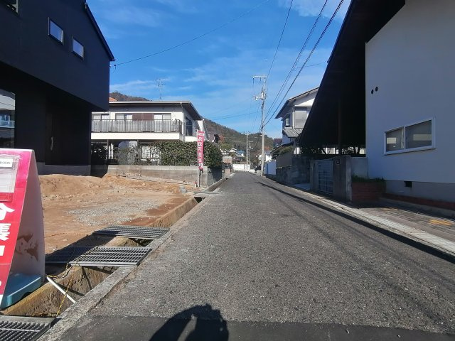 広島市佐伯区観音台1丁目　新築1戸建てNo.1の前面道路含む現地写真
