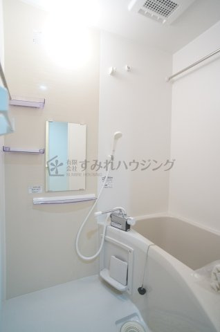 ラ・フォルム宝塚栄町の浴室