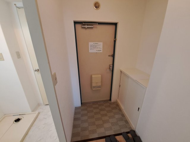 メゾンアイリスの玄関