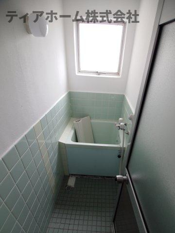 新和マンションの浴室|コンパクトで使いやすいお風呂です