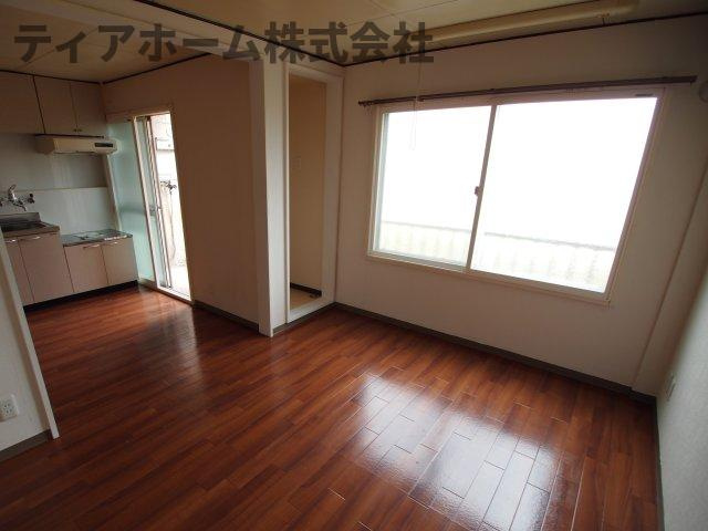新和マンションの居間・リビング|ゆったり過ごせる居間です