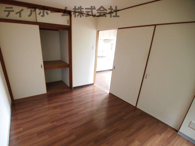 新和マンションの洋室|ゆったりした洋室です