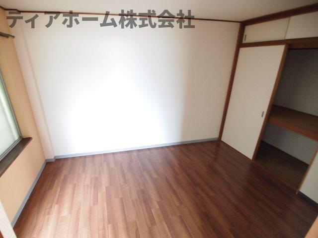 新和マンションの洋室|ゆったりした洋室です