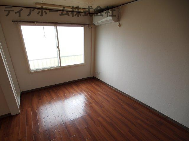 新和マンションの洋室|明るい洋室です