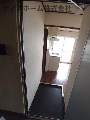 新和マンションの玄関|収納もある玄関です