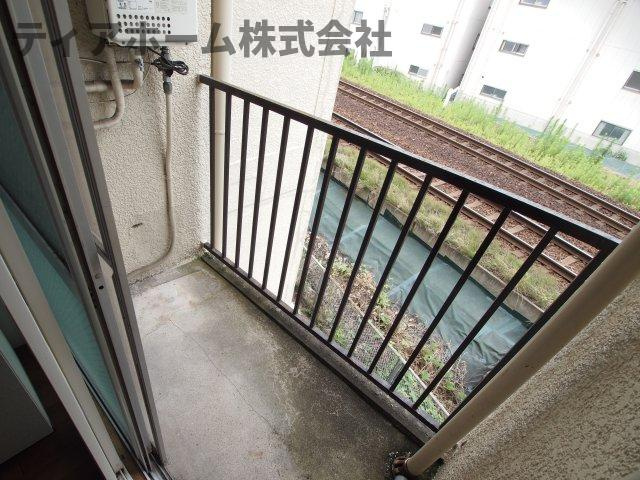 新和マンションのバルコニー|お洗濯にも便利なバルコニー付き