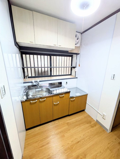 越谷市平方貸家のキッチン