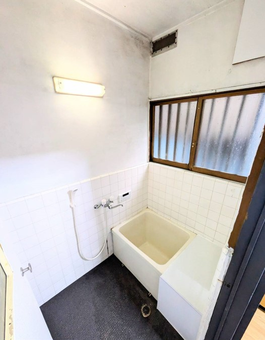 越谷市平方貸家の浴室