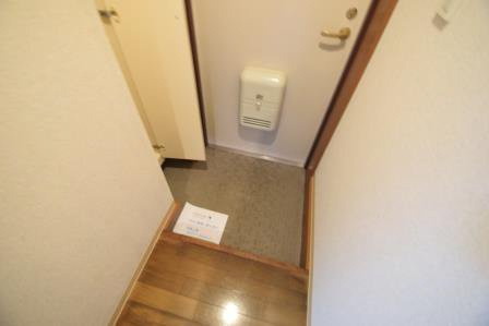 ヴェルドミールの玄関|下駄箱付きの玄関です