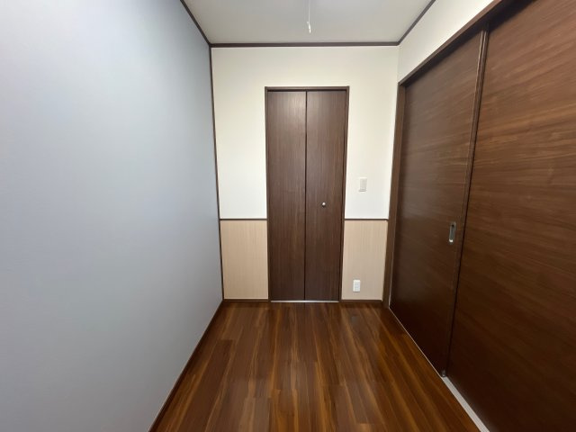 アスリスの寝室