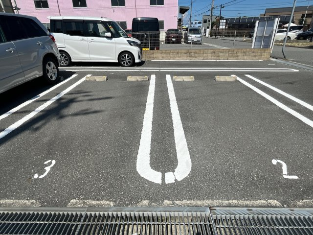 アスリスの駐車場