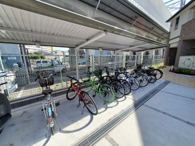 【駐車場】 | カーサ・クオーレ | 敷地内の屋根付き駐輪場です。