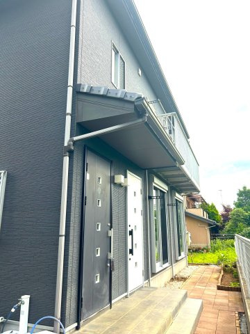 南側の明るい玄関です