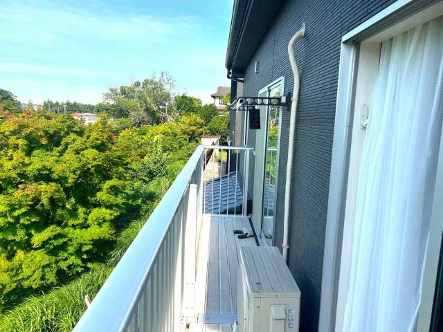 南に面した日当たり良好のバルコニー。お洗濯ものも早く乾き、ママも大助かり！