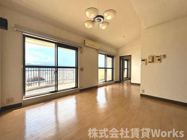 朝日プラザメルクマール眉山東の居間・リビング|ゆったりとしたリビングです