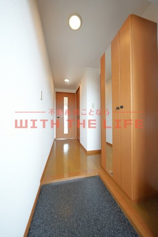 EKビル【キャッシュバック対象物件】の玄関|明るい玄関です