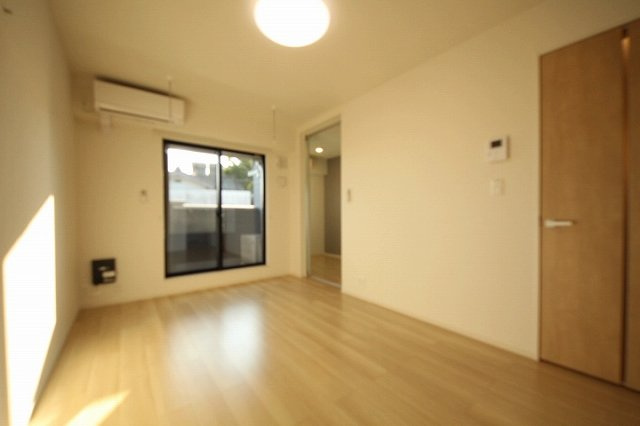 緑町3丁目アパートの居間・リビング|使いやすい居間です