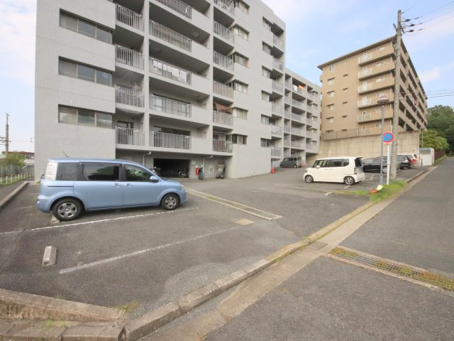 ライフコート萩の台の駐車場