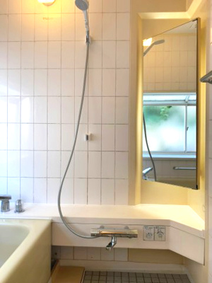 【浴室】 | エレガンス初台 | 明るいバスルーム