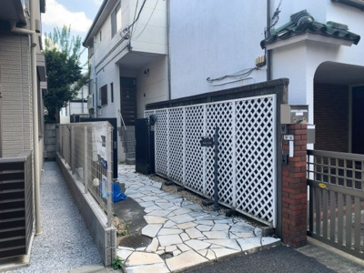 【エントランス】 | エレガンス初台 | 清掃の行き届いた共用部分