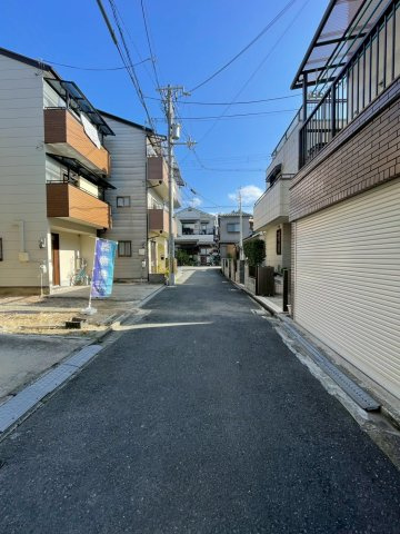 米崎町　新築戸建ての前面道路含む現地写真