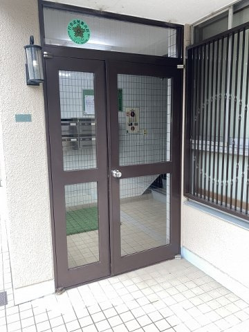 丸川ハイツのエントランス