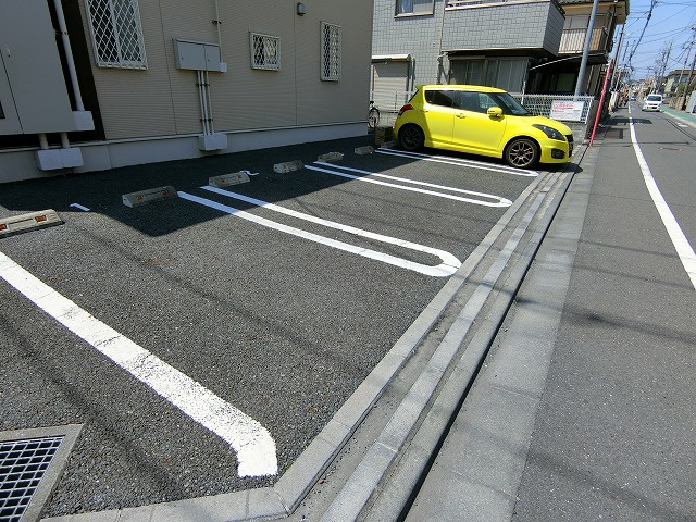 フォンターナ・カリーノの駐車場