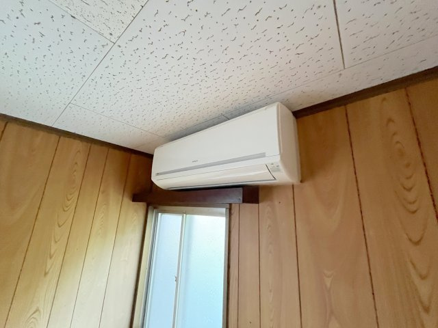 南田原町貸家の洋室