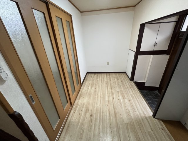 南田原町貸家の玄関