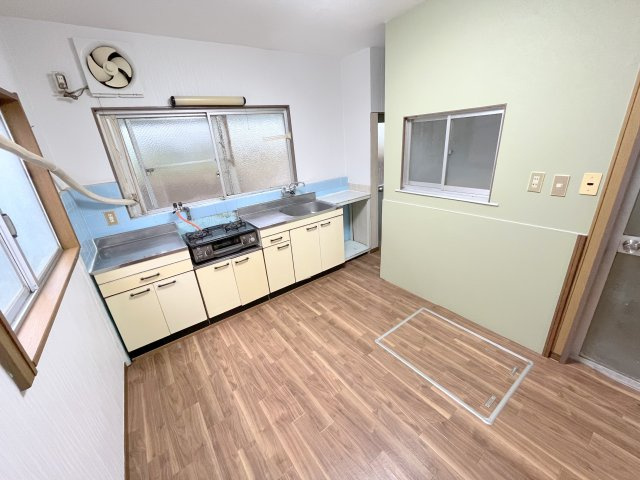 南田原町貸家のキッチン