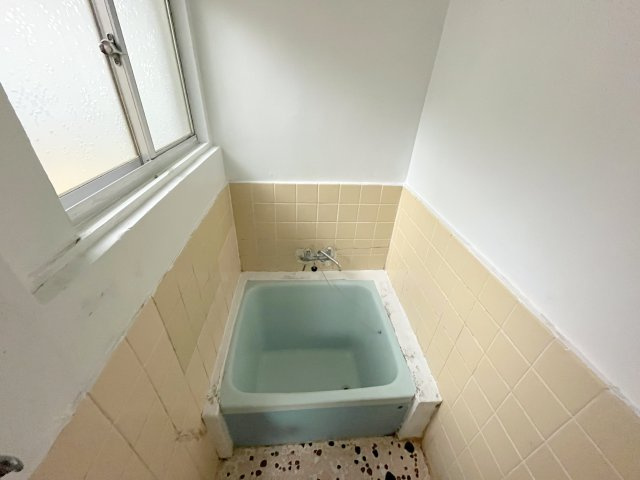 南田原町貸家の浴室