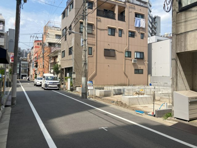 【前面道路含む現地写真】 | 台東区竜泉１丁目の新築戸建