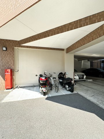 ネバーランド西宮鳴尾の駐車場|バイク置場