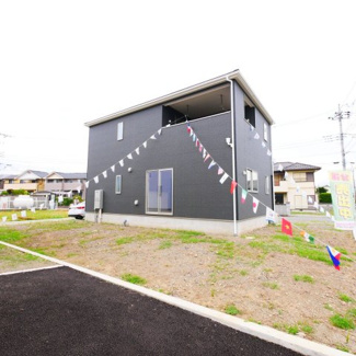 【外観】 | 南アルプス市十日市場 新築全2棟 1号棟　おしゃれでモダンな外観が一際目を惹く建物