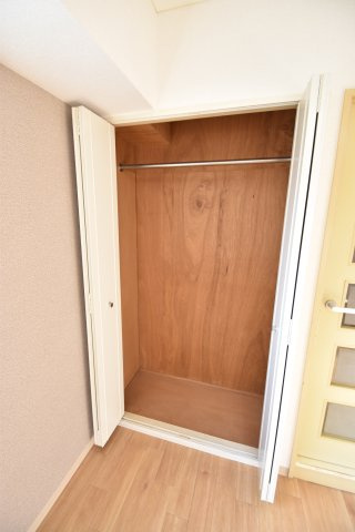 大阪市都島区中野町１丁目の賃貸マンションの収納