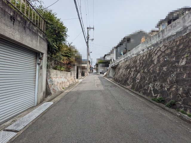 【前面道路含む現地写真】