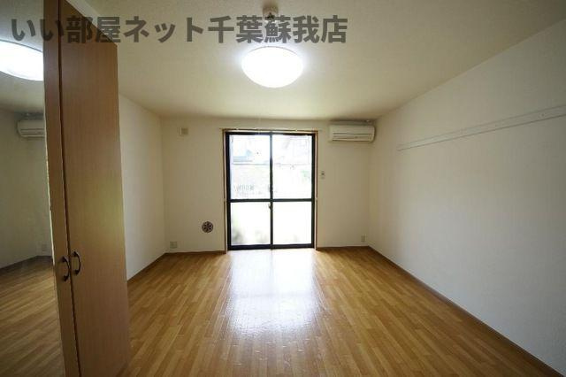 エクセルハイムＢの洋室|落ち着いた色調の洋室です