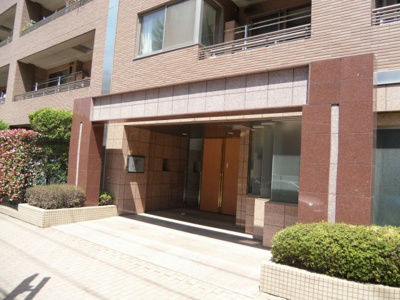 【エントランス】 | マイキャッスル府中寿町 | 高級感のあるエントランス。