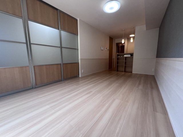 サニーDハウス芝町イーストE棟の居間・リビング
