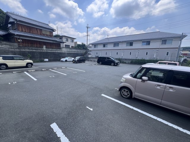サニーDハウス芝町イーストE棟の駐車場