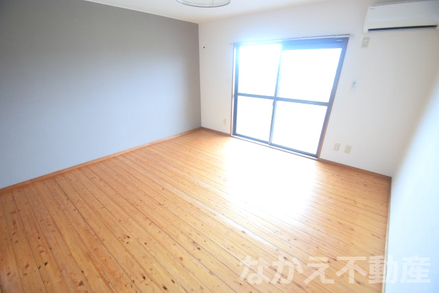 【洋室】 | 落ち着いた色調の洋室です