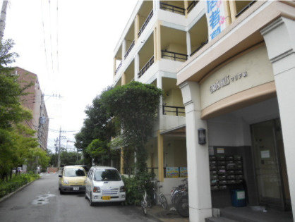 ガーデンヒルズマリア前のエントランス|落ち着いたエントランスです