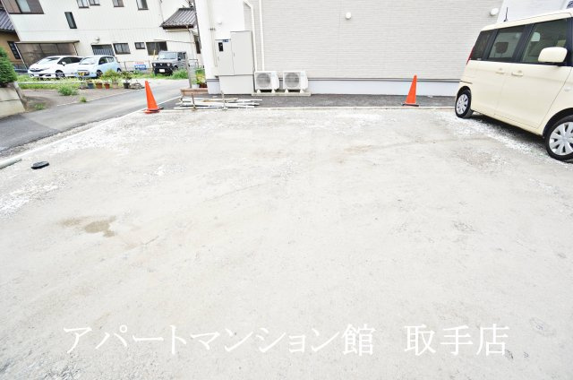 ネクスト　ハウスの駐車場