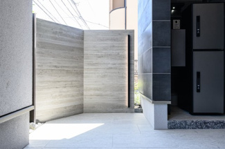 【エントランス】 | ゲストにも自慢できる高級感あるエントランス
2024年9月30日撮影