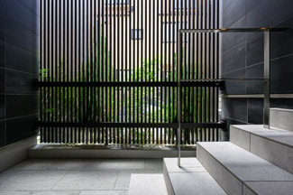 【エントランス】 | ゲストにも自慢できる高級感あるエントランス
2024年9月30日撮影