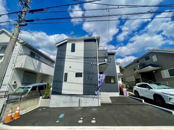 横浜市緑区霧が丘５丁目の新築一戸建の前面道路含む現地写真|車通りが少ない為、小さなお子様にも安心です。
是非一度、現地へ起こしください。

