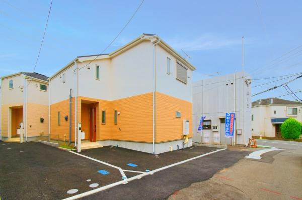 横浜市旭区善部町の新築一戸建の前面道路含む現地写真|車通りが少ない為、小さなお子様にも安心です。
是非一度、現地へ起こしください。

