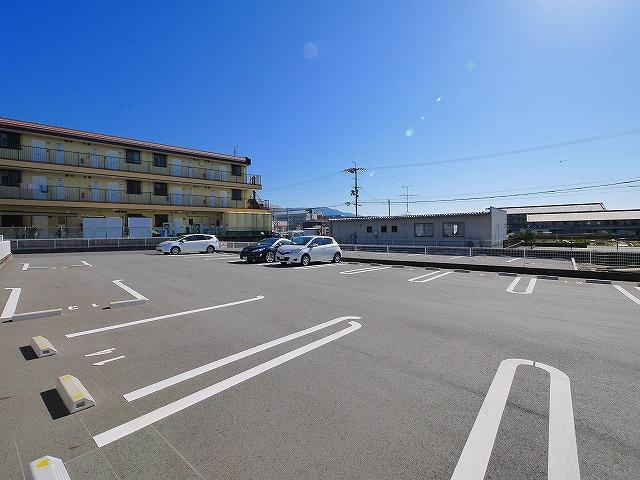 フォンテーヌ　Ｎ－Ⅱの駐車場|駐車場に車を止められます
