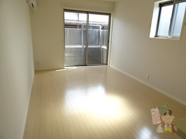 ソレイユコート神田町の居間・リビング